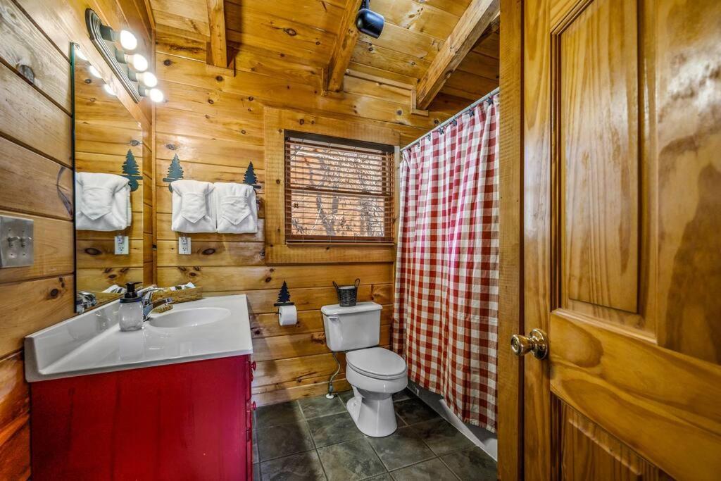 Charming Cabin W/ Hot Tub, Game Room, Top Location 비둘기 포지 외부 사진