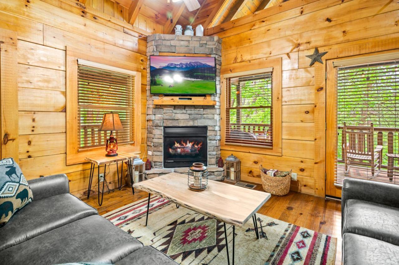 Charming Cabin W/ Hot Tub, Game Room, Top Location 비둘기 포지 외부 사진