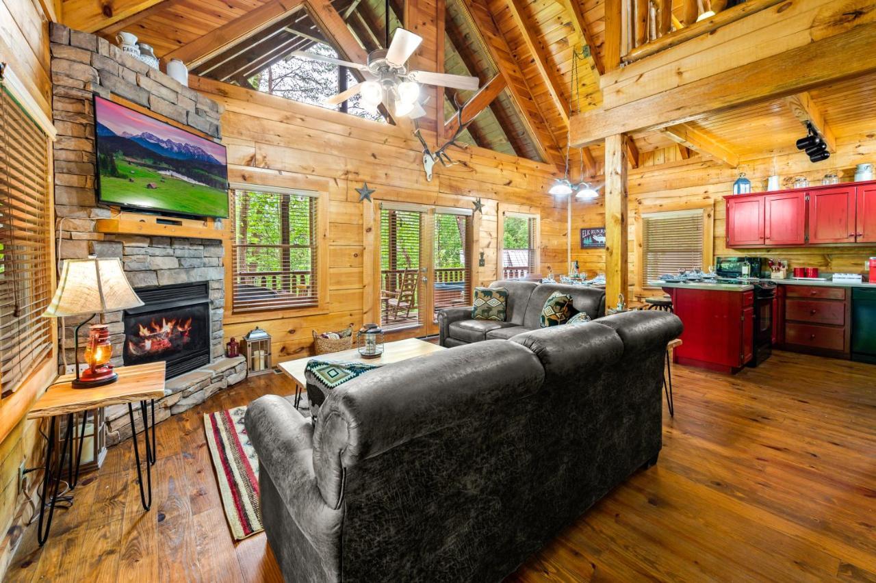 Charming Cabin W/ Hot Tub, Game Room, Top Location 비둘기 포지 외부 사진